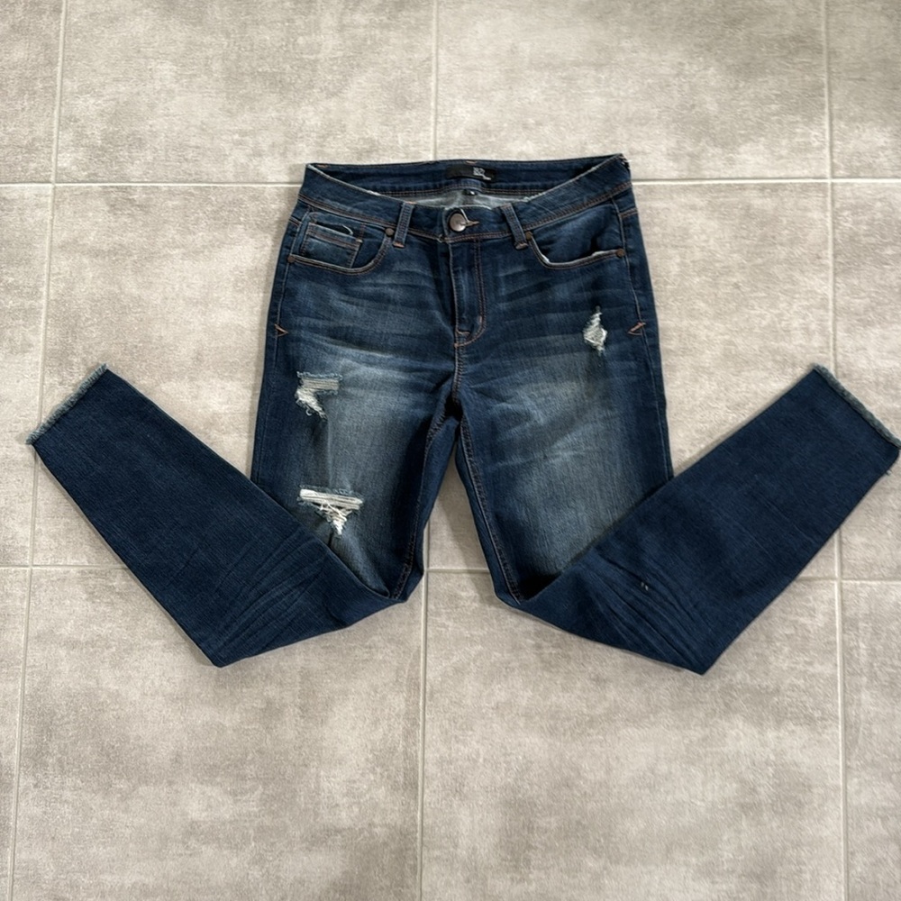 *Gently Worn* 1822 Denim Dk Wash Distressed Denim w/ Frayed, Raw, Uneven Hem- 10